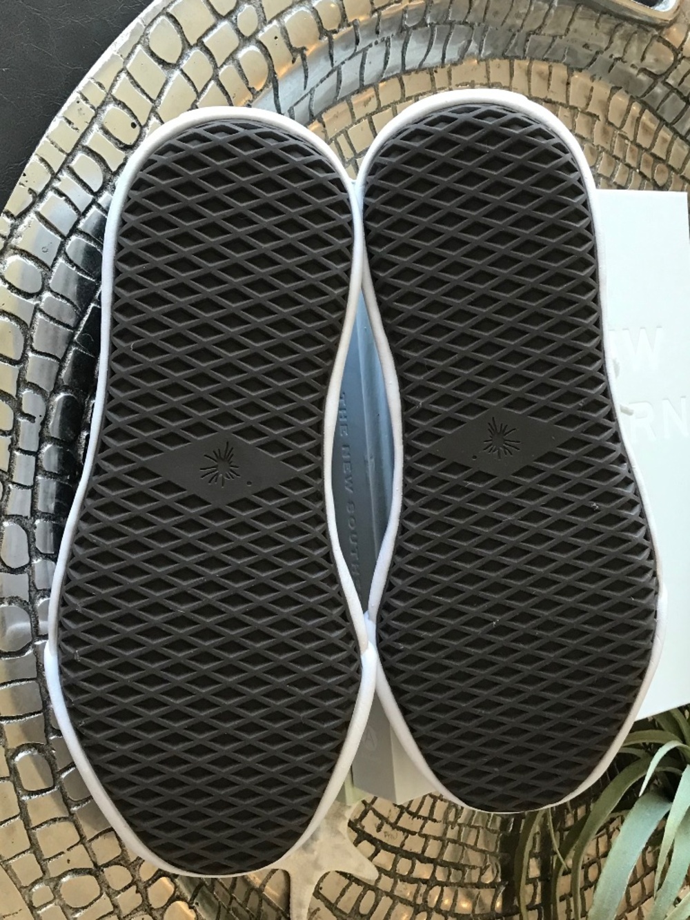🆕 MMY PETERSON OG SOLE BLACK CANVAS LOW-TOP SNEAKER - Picture 9 of 12
